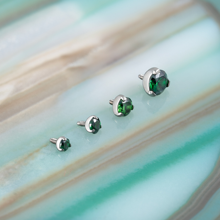 Накрутка Фианит Emerald Implant Grade 1.2 мм титан Накрутка Фианит Emerald Implant Grade 1.2 мм титан