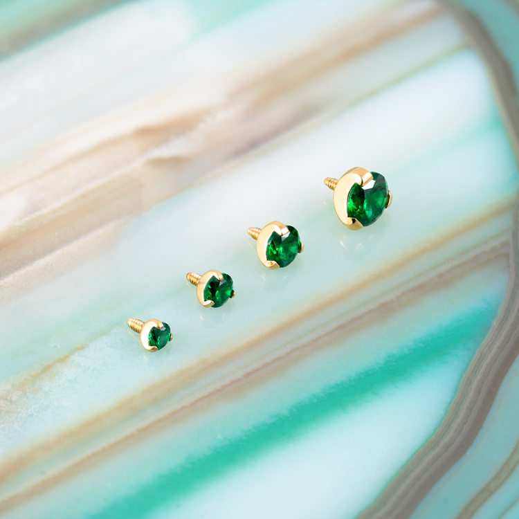 Накрутка Фианит Emerald Implant Grade 1.2 мм титан Накрутка Фианит Emerald Implant Grade 1.2 мм титан