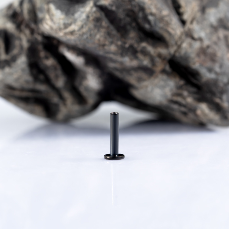 Ножка лабрета Black Implant Grade 1.6 мм титан+PVD, основа 4 мм Ножка лабрета Black Implant Grade 1.6 мм титан+PVD, основа 4 мм