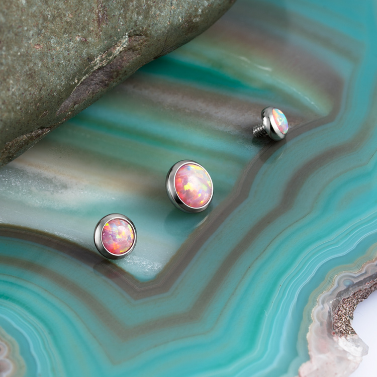 Накрутка с опалом 24 Implant Grade 1.6 мм титан