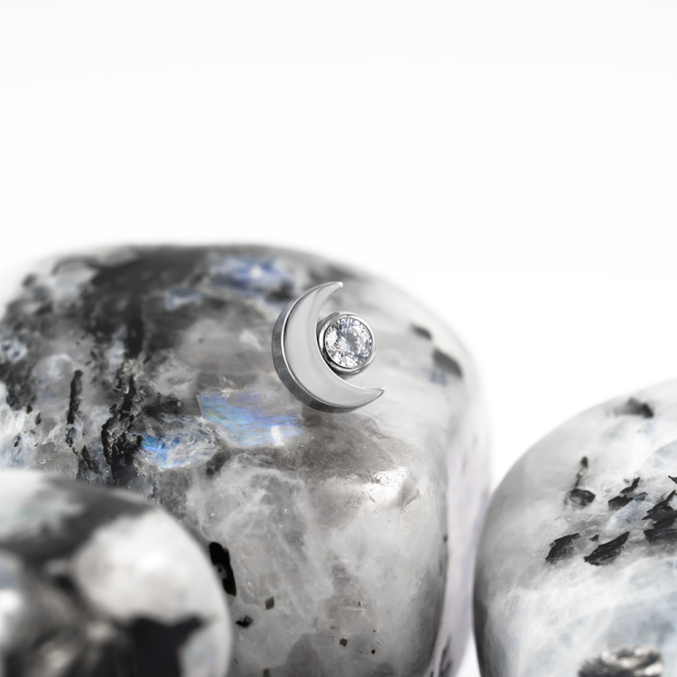 Накрутка Crescent Moon crystal Implant Grade 1.6 мм титан