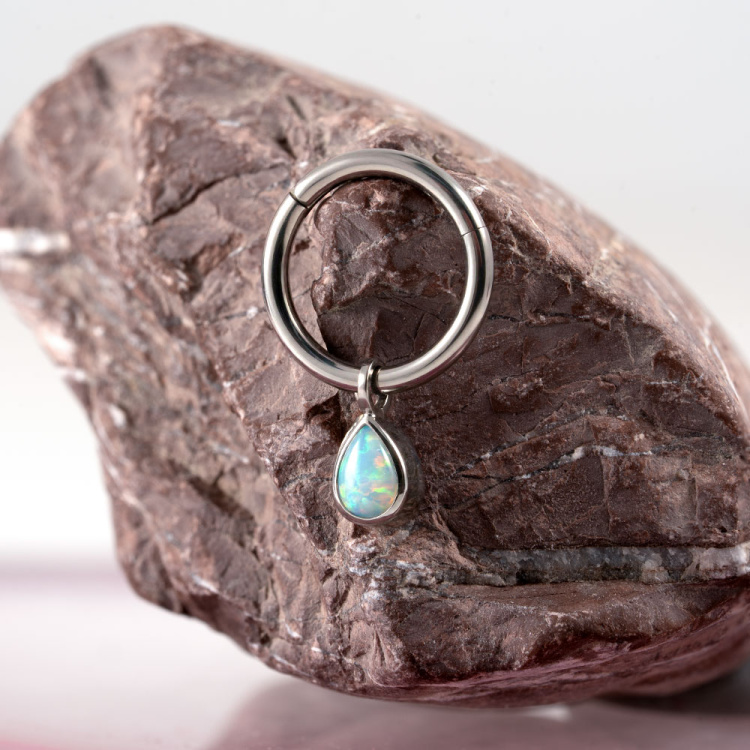 Кольцо-кликер Pendant Drop Opal Implant Grade 1.2 мм титан