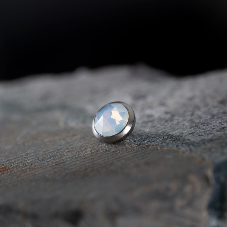 Накрутка White Opal Implant Grade 1.6 мм титан