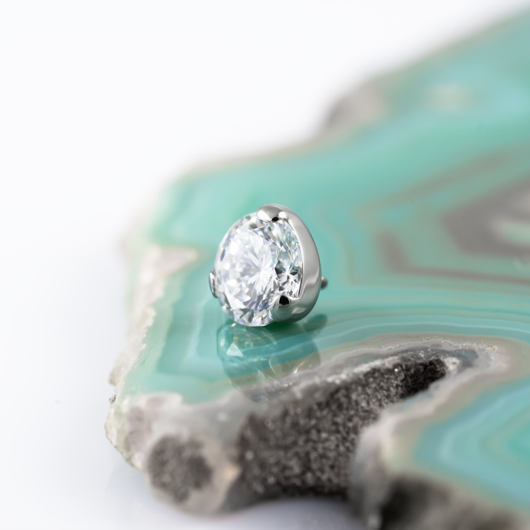 Накрутка Фианит Implant Grade 1.2 мм титан