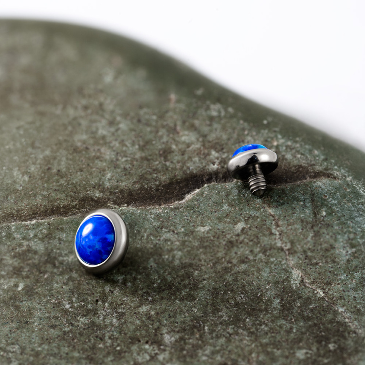 Накрутка с опалом 50 Implant Grade 1.6 мм титан