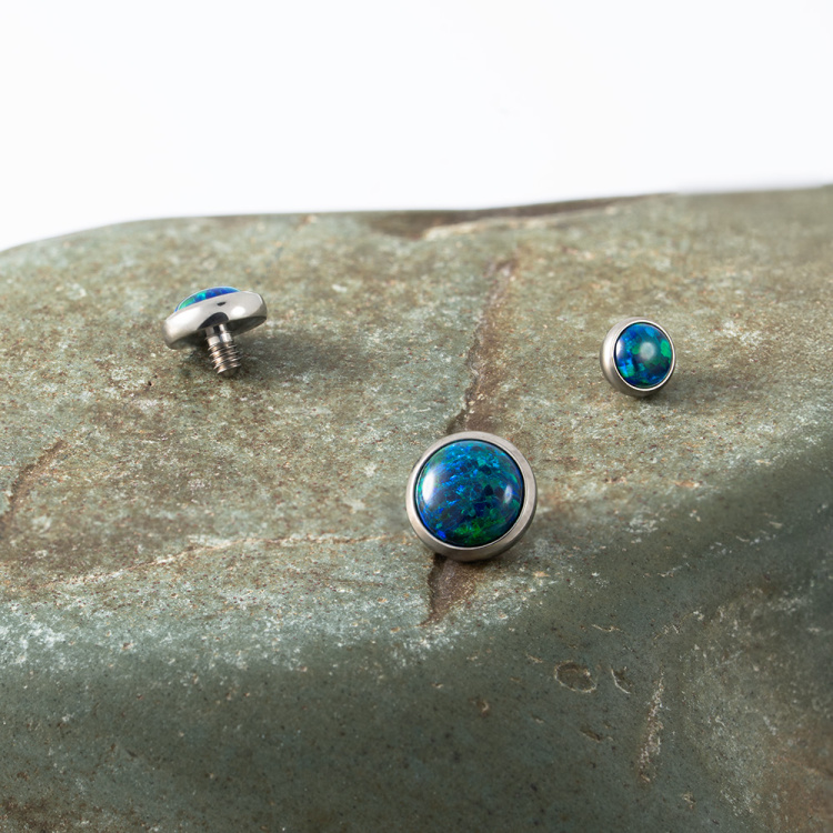 Накрутка с опалом 19 Implant Grade 1.6 мм титан