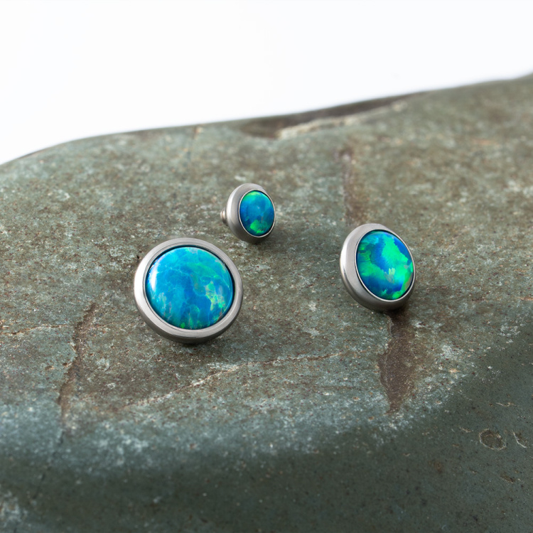 Накрутка с опалом 02 Implant Grade 1.6 мм титан