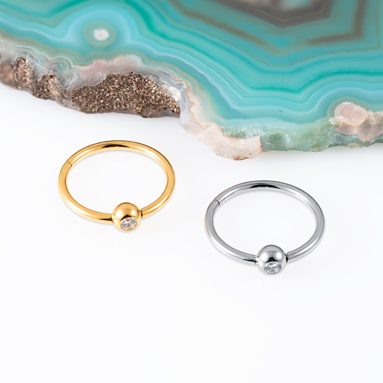 Кольцо-кликер с шаром фианит Implant Grade 1 мм титан