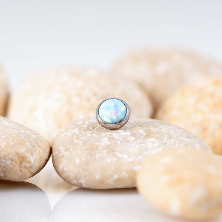 Накрутка с опалом 26 Implant Grade 1.2 мм титан